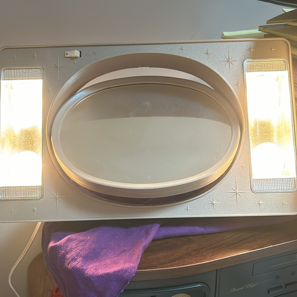 VINTAGE light up makeup mirror - Picture 6 of 13